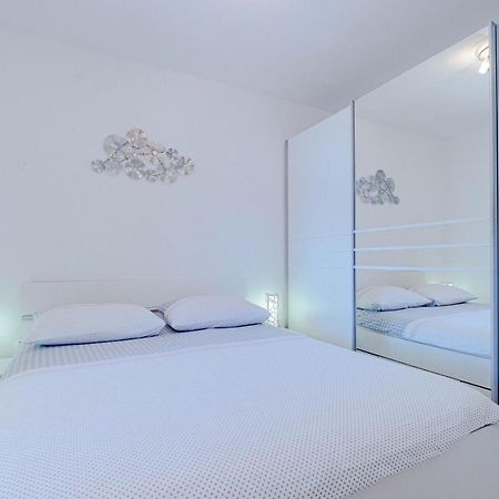 Apartments By The Sea Cove Zaglav, Korcula - 12208 プリズバ エクステリア 写真