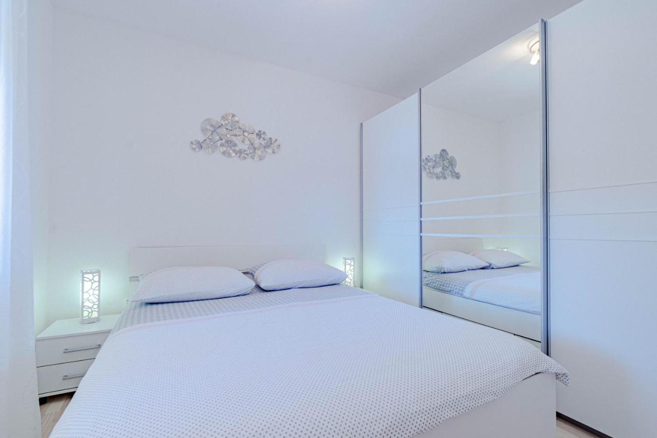 Apartments By The Sea Cove Zaglav, Korcula - 12208 プリズバ エクステリア 写真