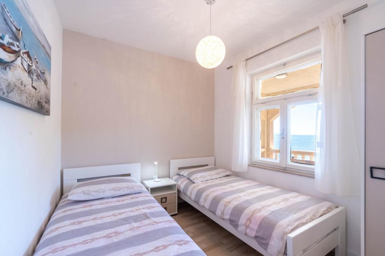 Apartments By The Sea Cove Zaglav, Korcula - 12208 プリズバ エクステリア 写真